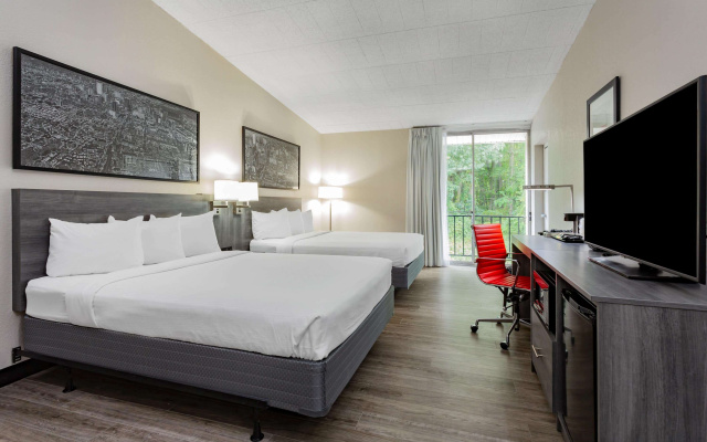Ramada by Wyndham Hartford North / Bradley Airport