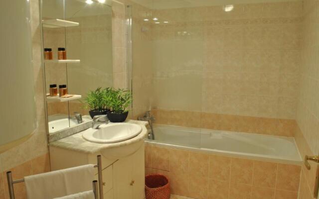 Centre Riviera 2P LHO5516