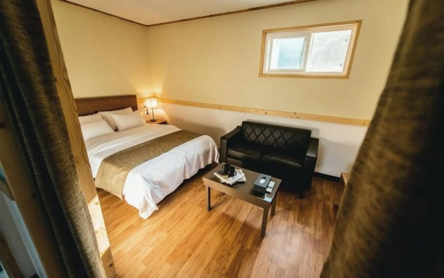 Nami Island Rivermoon Spa Pension