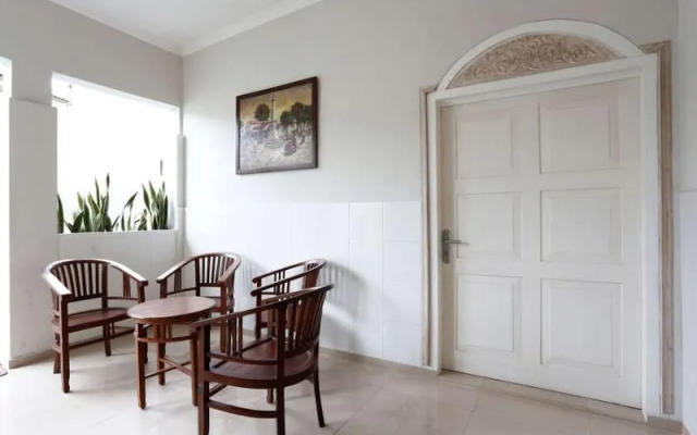Reddoorz Plus Near Adisucipto Airport 2