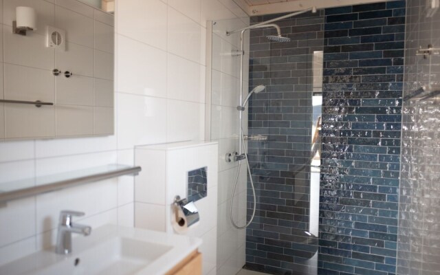 Modern Lodge With Dishwasher, Near the Sea