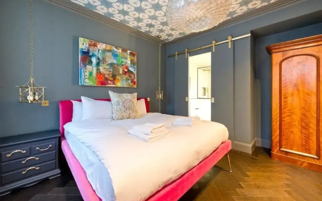 Colourful 3 Bed Kensington Garden Flat