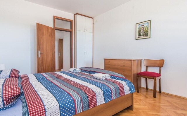 Stunning Home in Tribunj-sovlje With Wifi and 6 Bedrooms