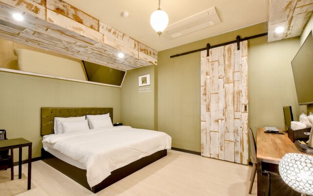 The SWEET Hotel