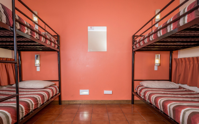 Red Rock Hostel – Guest Rooms – Alice Springs