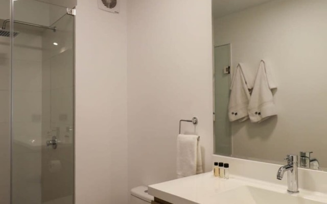w Perfect 3BR With Balcony in Miraflores