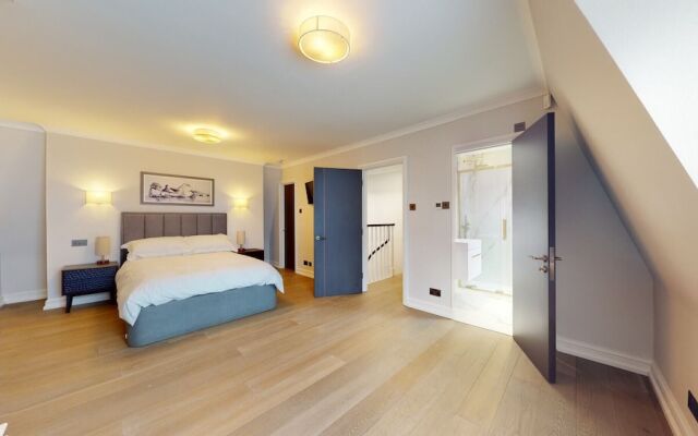 Amazing Newly Refurbished Mews House