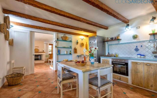 Alghero, Villa Josephine With Spectacular Swimming Pool, for 8 Guests