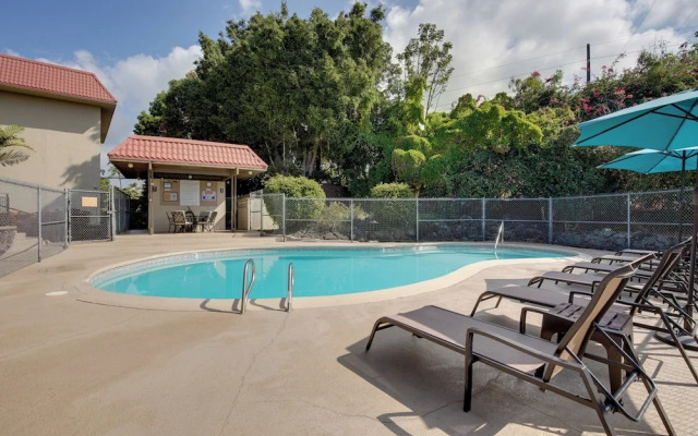Kailua-kona Condo: Steps to Beach & Downtown!