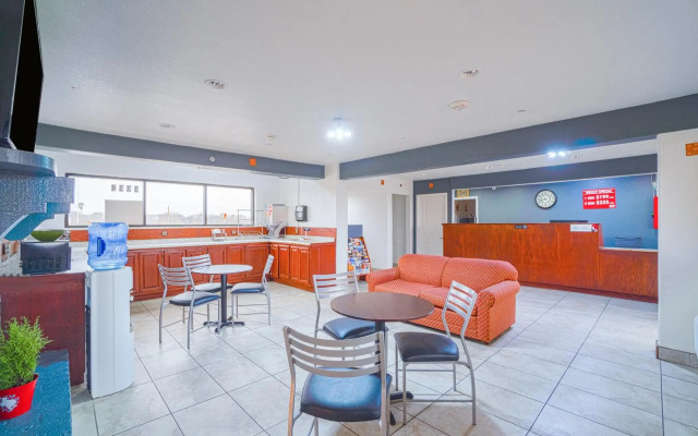 OYO Hotel Kingsville Hwy 77