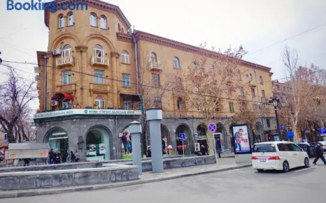 Abovyan 36 Apt & Tour