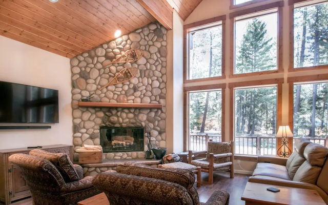 Getaway Moose Apartment 3 NW Comfy Cabins - фото 3
