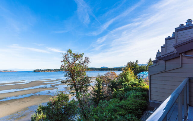 Tigh-Na-Mara Seaside Spa Resort