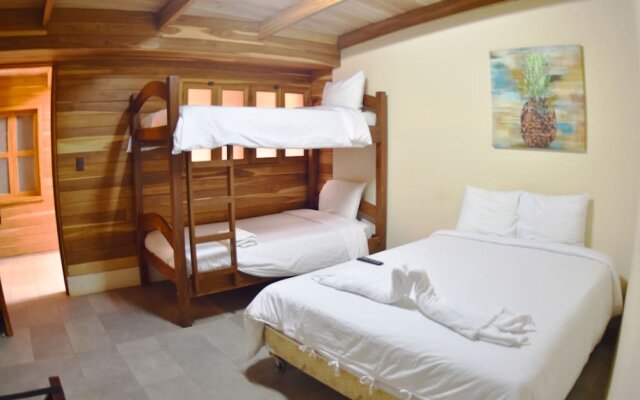 Casa Aura Beachfront Premium Hostel