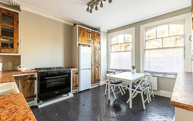 Park View Apartment in Battersea