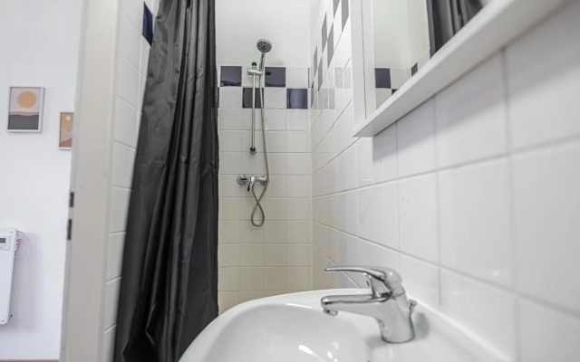 Comfortable 2BR Apt. Central and Well Connected