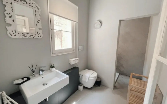 Spacious 1BR Apartment on Charming Street