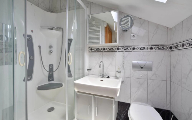 Nice Home in Skrip With 4 Bedrooms, Wifi and Outdoor Swimming Pool