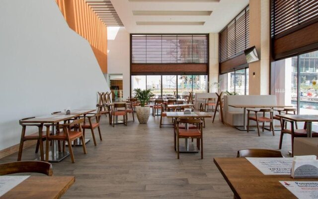 Miyana ApartHotel