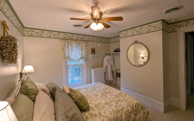 Hudson Manor Bed and Breakfast
