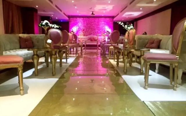 Plaza inn Business Hotel