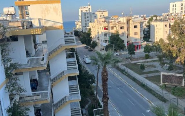 Girne Center 3 rooms 150 m to Beach