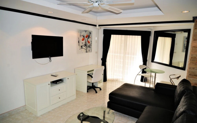 Room in Condo - Stylish 1 bed Apartment at Jomtien Beach Condominium