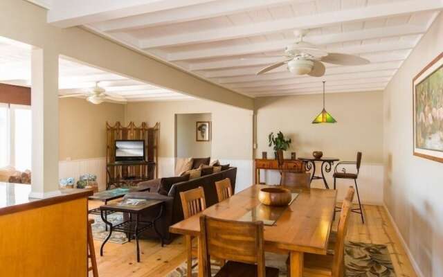 Helen's Beach House 6 Bedroom Home by RedAwning