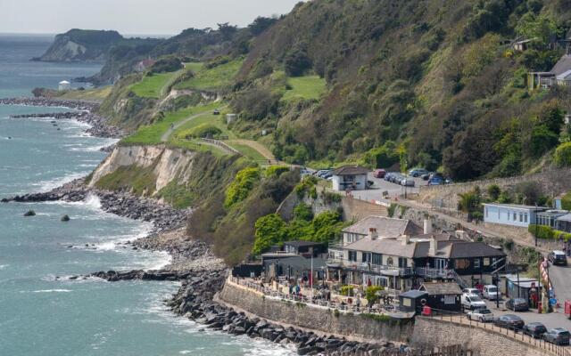 Stunning sea views Ventnor Apartment
