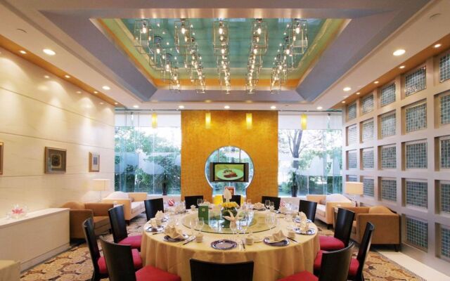 Luxemon Xinjiang Yindu Hotel