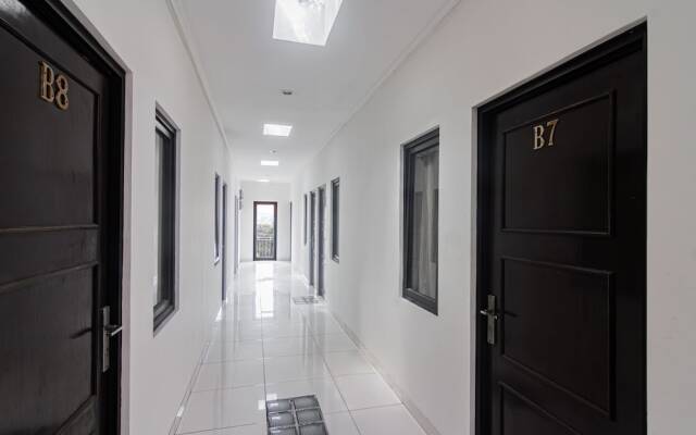 OYO 93500 Rizki Residence TOS Syariah Near PT Bank KB Bukopin Tbk