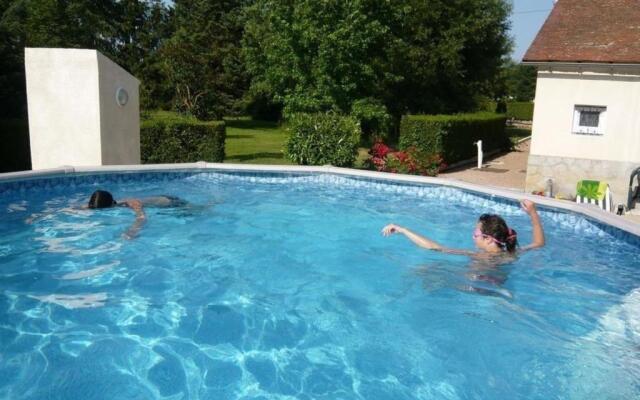 Gîte Saint-Pourçain-sur-Sioule, 5 pièces, 9 personnes - FR-1-489-60