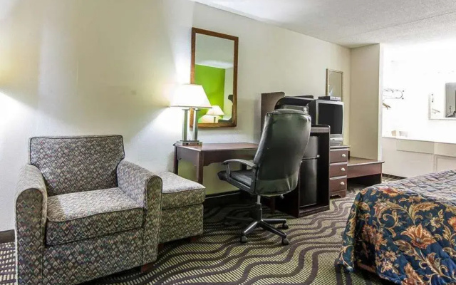 Days Inn By Wyndham Calhoun Ga I-75 And Us-41
