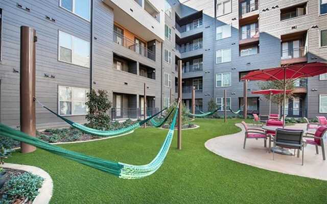 Stay Smart Live Oak St Uptown Downtown