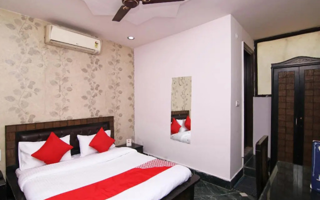 OYO 22756 Diksha Hotel