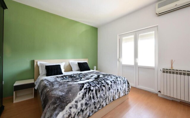 Amazing Home in Zadar with Hot Tub, Sauna & WiFi