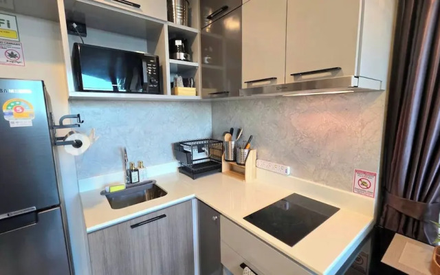 Room-a302-partial Seaview Pool View 1bed