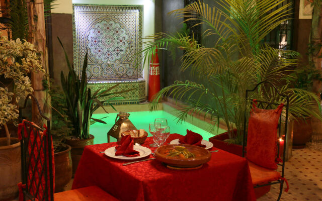 Riad La Porte Rouge By La Siredrah
