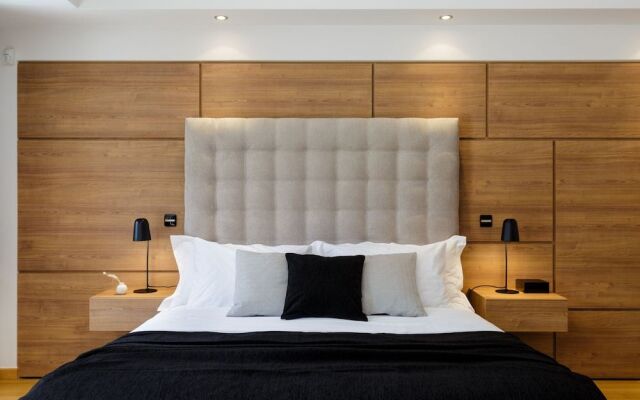 Eos Urban Villa by UPSTREET