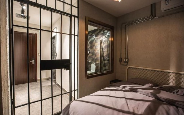 Crosme Theme Hotel