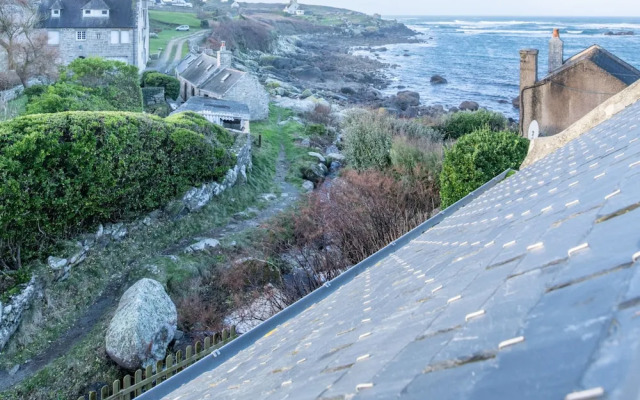 Small Cocoon for 2 by the sea