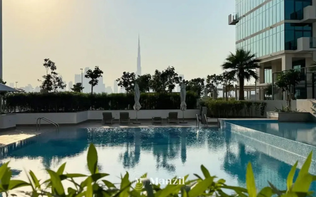 1BR Apt Near Downtown Dubai Pool Skyline Views