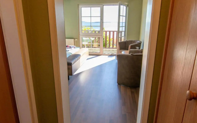 DEB 011 Pension _ direkt am Wasse