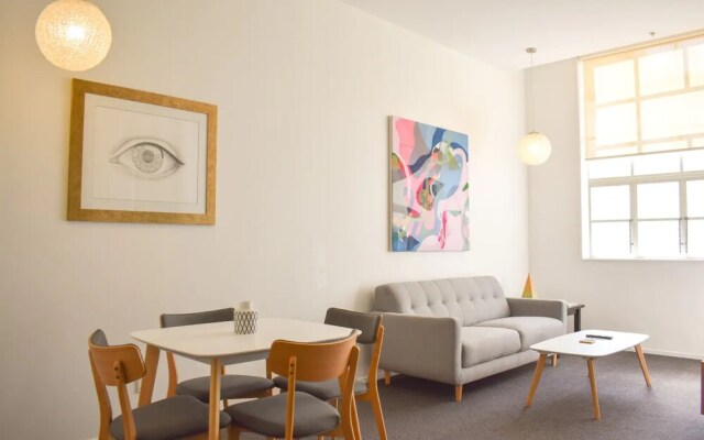 Light-filled 2 Bedroom Abode in Heart of the City