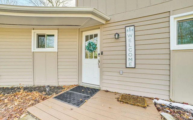 Close to 3 Ski Areas: Michigan Family Retreat!