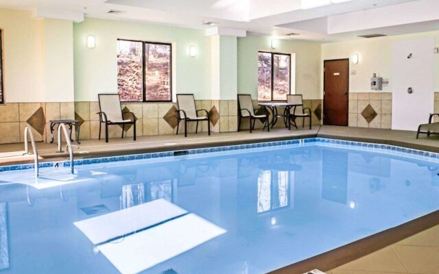 Fairfield Inn & Suites by Marriott Greensboro Coliseum Area