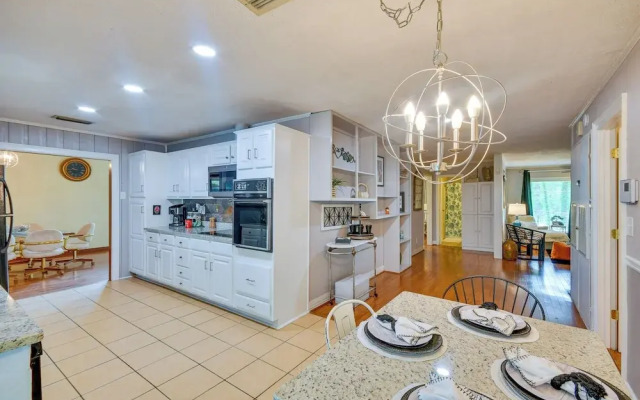 Spacious Montgomery Home ~ 3 Mi to Downtown!