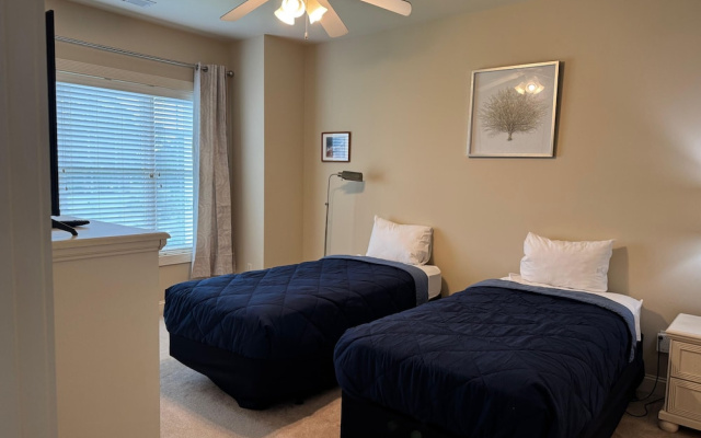 Magnolia Pointe Luster Leaf 4894-301