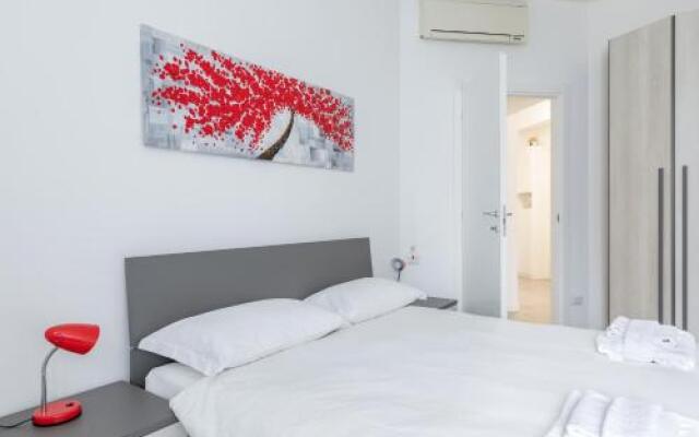 Piazza De Angeli M1 Comfortable Flat with Balcony