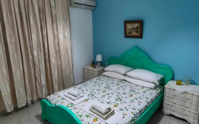 Quiet House with Private Garden